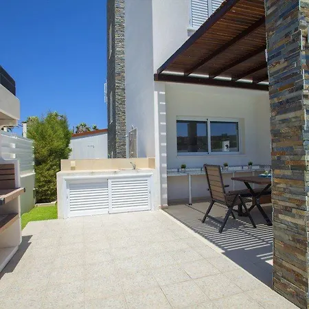 Renting This With Large Private Pool 40 فيلة *