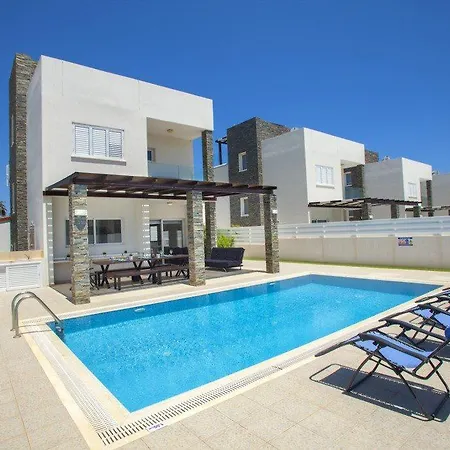 Renting This With Large Private Pool 40 *