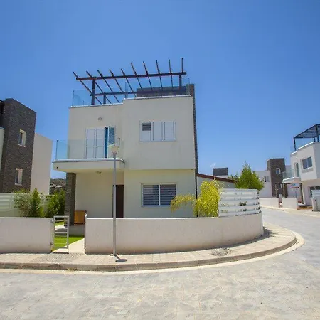Renting This With Large Private Pool 40 *