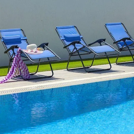 Renting This With Large Private Pool 40 *